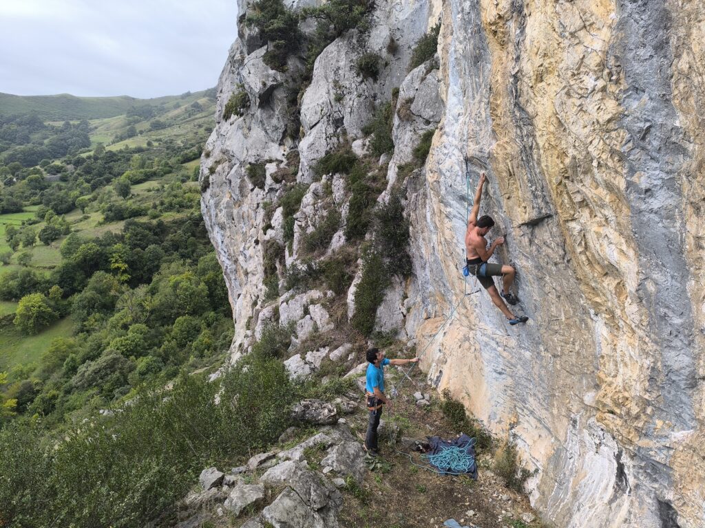 Escalade a cabanes, hermida