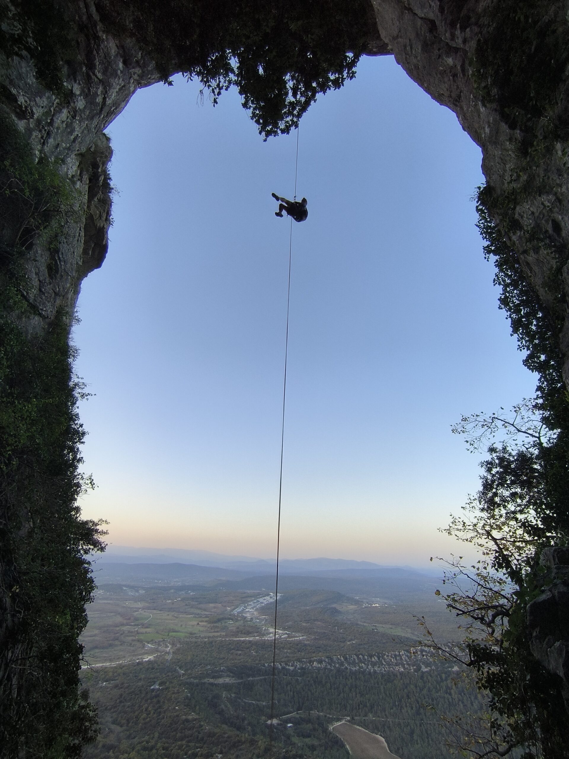 rappel en fil d’araignée pic saint loup